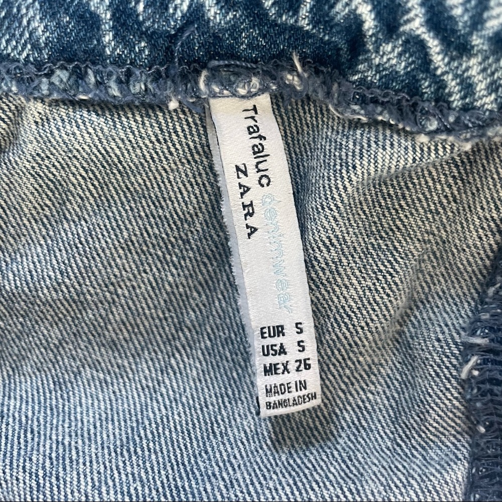 EXCELLENT CONDITIONS
ZARA DENIM FRAYED RUFLLE •DEMIN TOP - Picture 7 of 7